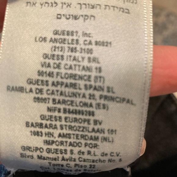 Guess stretch jeans, slightly distressed black. Size large. Gre… - Picture 6 of 7